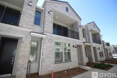 Main picture of 2735 E Tamarind Dr