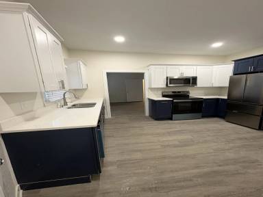 Main picture of 400 E Meinecke Ave