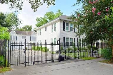 Main picture of 1133 W Clay St