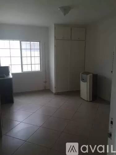 Main picture of 1001 N Heliotrope Dr