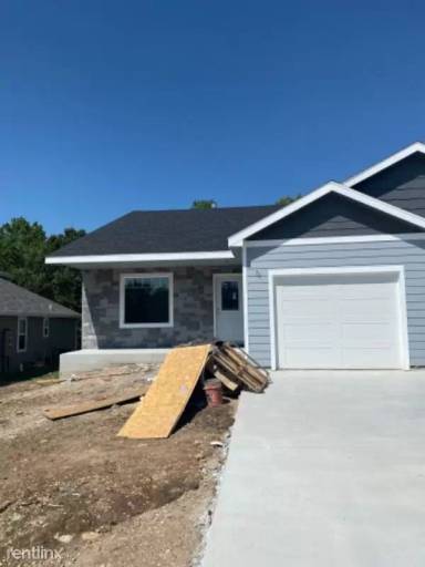 Main picture of 3408 SE Taurus Ave