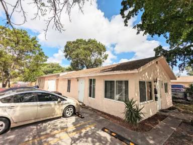 Main picture of 141 NW 10th St