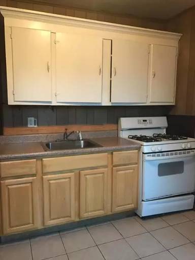 Main picture of 944 Lamberton St