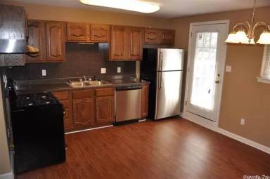 Main picture of 210 Cherrie Ave