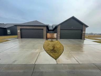Main picture of 16277 W Ike Ct