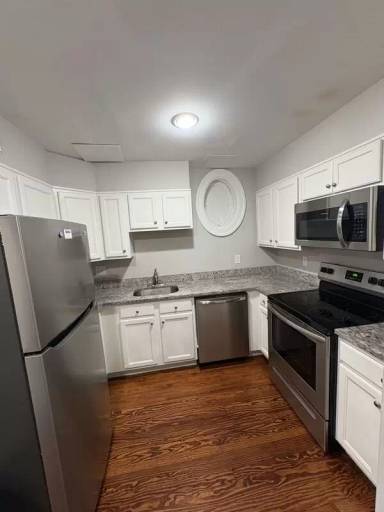 Main picture of 900 N Charles St