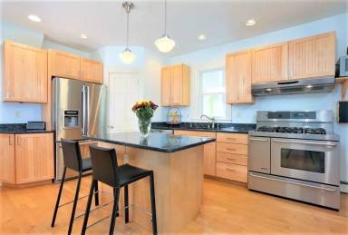 Main picture of 74 Chestnut St