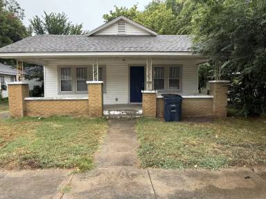 Main picture of 207 S Center Ave