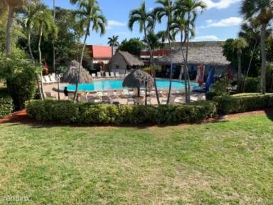 Main picture of 2555 Tamiami Trl N