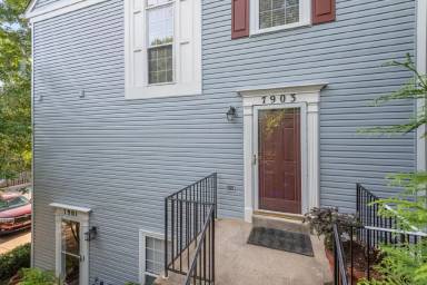 Main picture of 7903 Foxcrest Ct