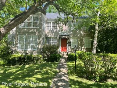 Main picture of 2563 College St