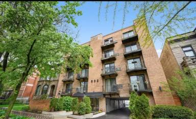 Main picture of 832 W Oakdale Ave