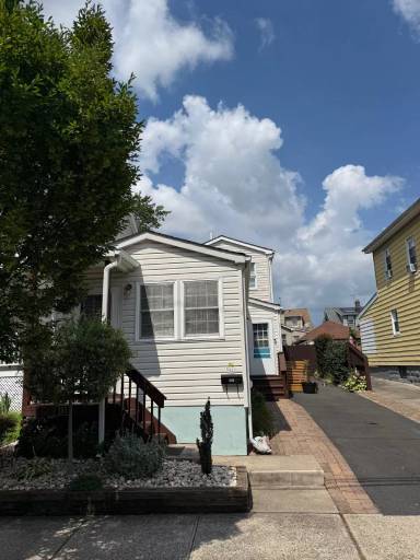 Main picture of 183 Ward St