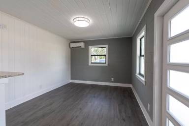 Main picture of 220 Avenue F SW