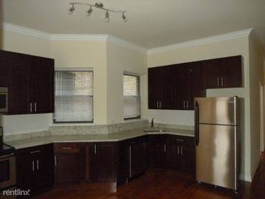 Main picture of 5715 N Kenmore Ave