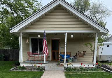 Main picture of 640 W 10th St