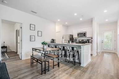 Main picture of 2604 N Highland Ave