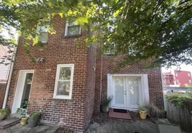 Main picture of 220 Pine St