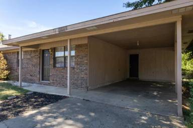 Main picture of Circle B South