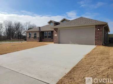Main picture of 923 N Labrador Ave