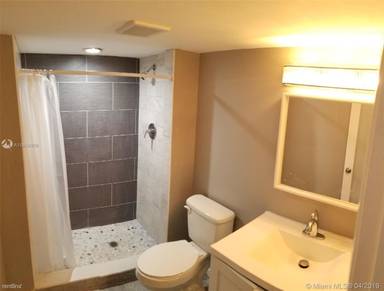 Main picture of 1401 N Riverside Dr