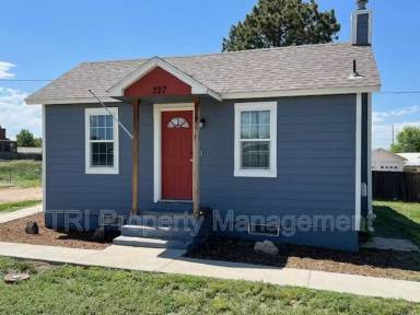 Main picture of 327 S 2nd St