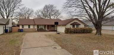 Main picture of 5852 S Quebec Ave