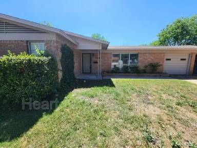 Main picture of 908 Guthrie Dr