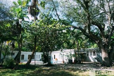 Main picture of 5805 SW 81st St