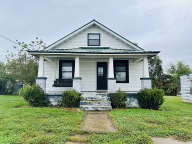 Main picture of 302 Railroad Ave
