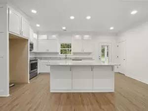 Main picture of 308 W Schweitzer Ave