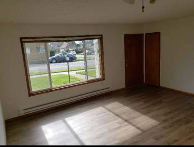 Main picture of 700 E 22nd St