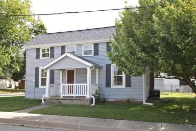 Main picture of 300 S Donk Ave