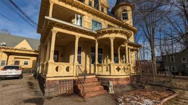 Main picture of 147 Pleasant St