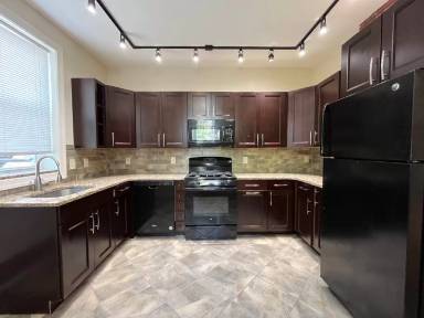 Main picture of 5161 Penn Ave