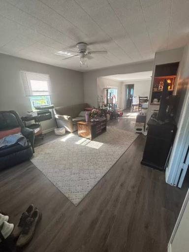 Main picture of 523 W 2nd St