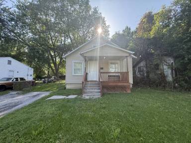 Main picture of 10089 Royal Dr