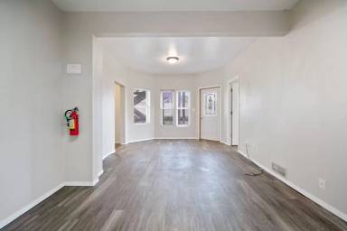Main picture of 2118 College St