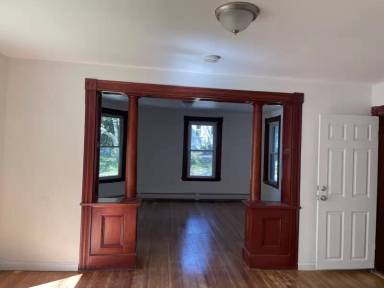 Main picture of 75 Oak St