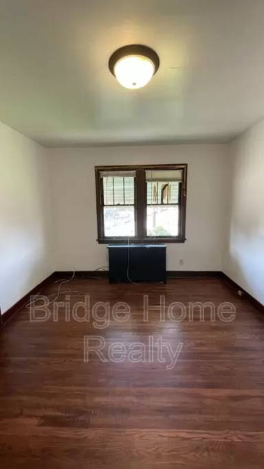 Main picture of 7442 Irvine St