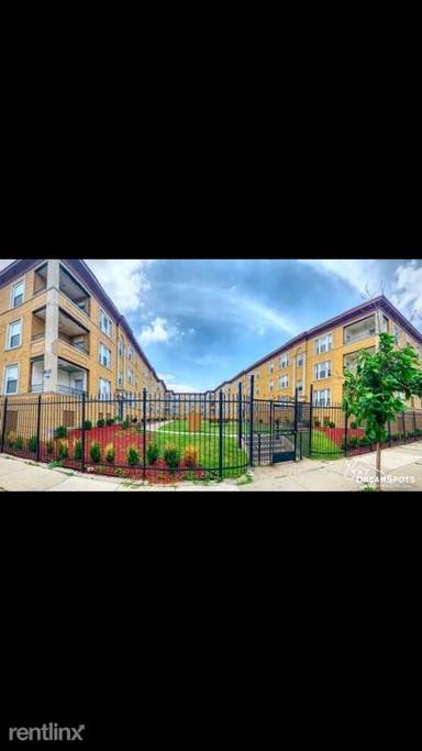 Main picture of 4620 S Lake Park Ave