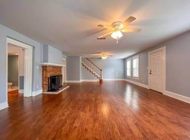 Main picture of 426 E 6th Ave
