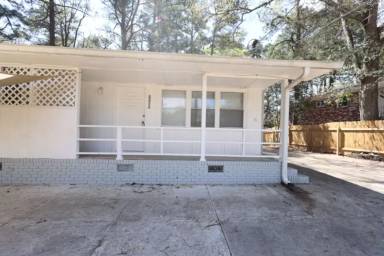 Main picture of 2202 Dering Cir NE