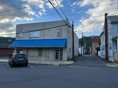 Main picture of 235 W Spruce St