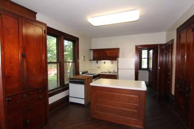 Main picture of 204 N Gilbert St