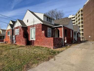 Main picture of 514 1/2 W Walnut St