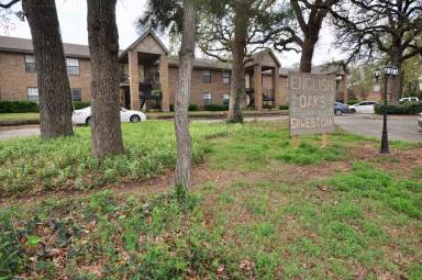 Main picture of 511 W Oak St