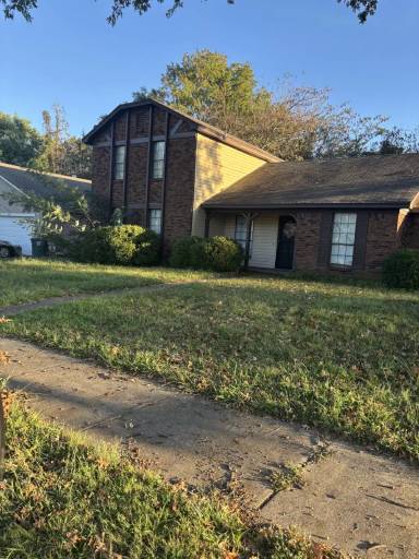 Main picture of 6211 Midsummer Way