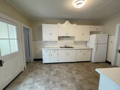 Main picture of 105 Friend St