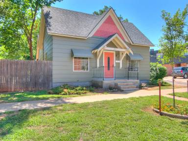 Main picture of 214 N Ash St